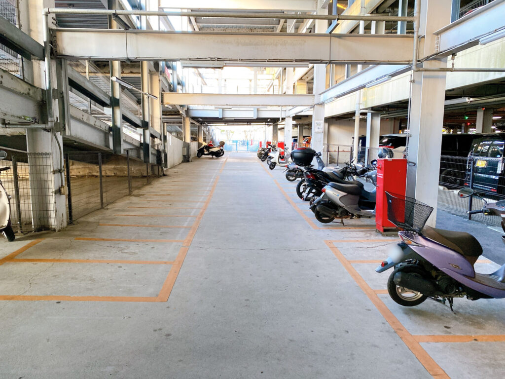 大型バイク ららぽーと横浜のバイク駐輪場はココ ユヘザグ